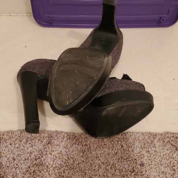 Heels - Picture 4 of 4